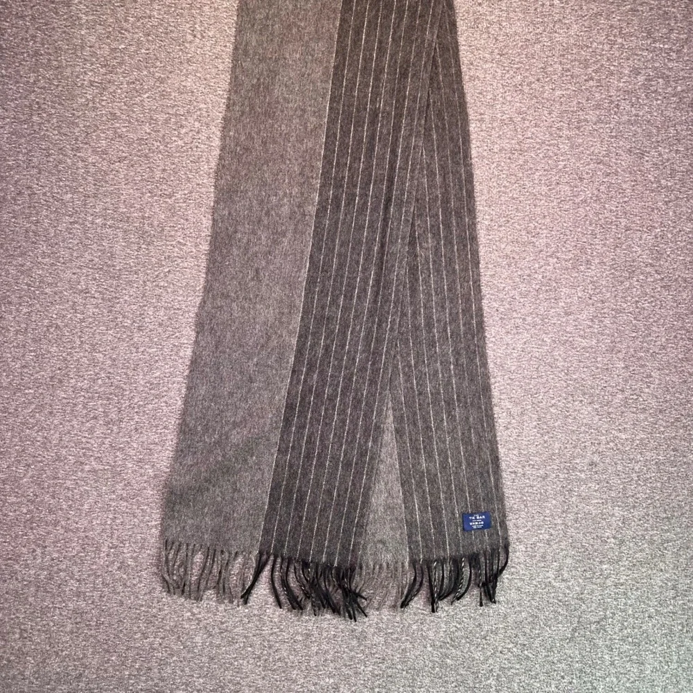 The Tie Bar Gray Pinstripe 100% Wool Scarf Fringe Winter Outdoor Dressy Business